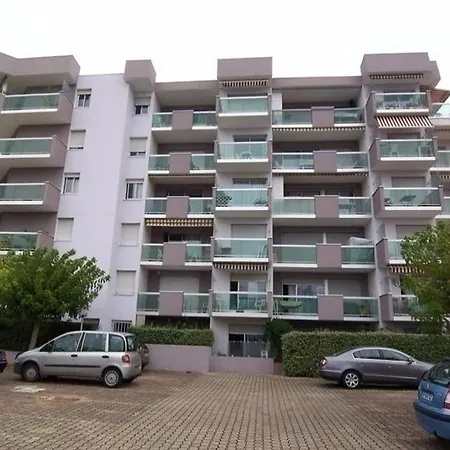 Studio Apartment *